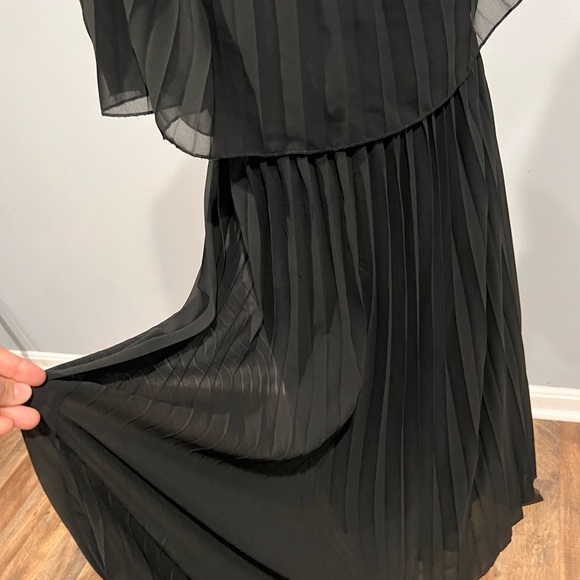 Off shoulder flattering black dress🖤 - Picture 6 of 11